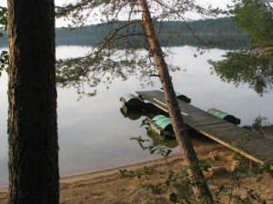 Rantaa seuran mökillä.