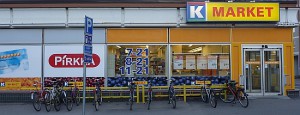 K-Kauppa Kymppi Kauppakadulla on Jyväskylän keskusta-alueen ainut liike, joka on oma-aloitteisesti toteuttanut kunnollisen pyöräparkin. Tutkimusten mukaan pyöräilyn tukeminen lisää kaupan myyntiä: pyöräilijät ostavat kerralla vähemmän mutta vierailevat kaupassa useammin.