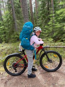 Lilian Kauppi haluaa kannustaa lapsia esimerkiksi maastopyöräilemään, koska metsässä ajaminen on hauskaa ja nähtävää on paljon. Lilianin mukaan pyöräily on tehokasta liikuntaa.